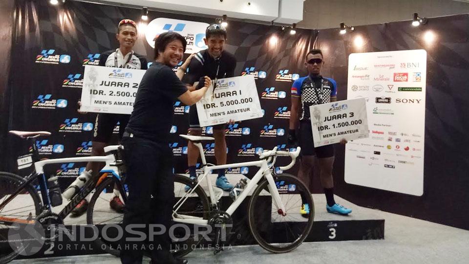 Para juara balap sepeda JIExpo Criterium 2016. - INDOSPORT